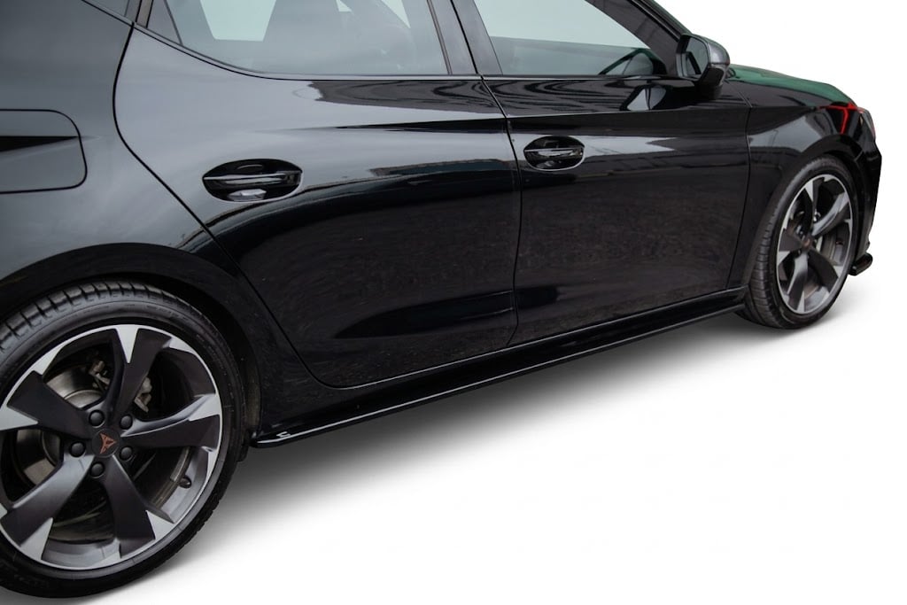 Side Skirts for Cupra Leon 2020+ Seat Leon Fr Mk4 2020+ 2 Gloss black side skirts for CUPRA Leon Mk4 2020 and SEAT Leon FR models