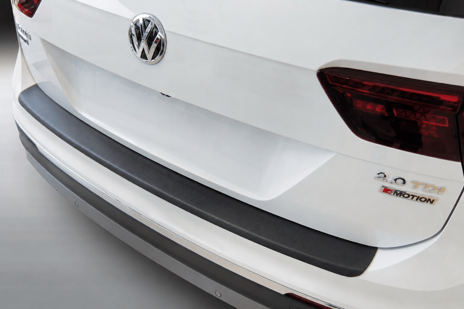 Rear Bumper Protector Cover Trim for VW Tiguan 2015 - 2020 1 Black rear bumper protector cover trim for VW Tiguan Mk2 (2015-2020), anti-scratch bumper guard
